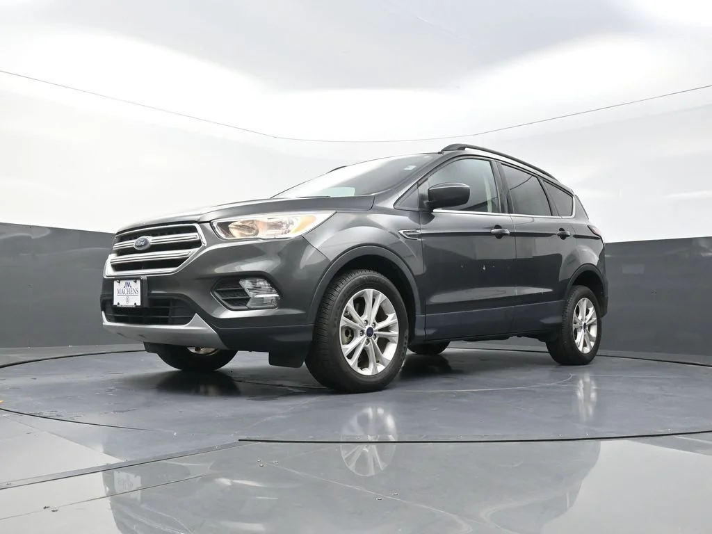 Used 2018 Gray Ford SE image 25