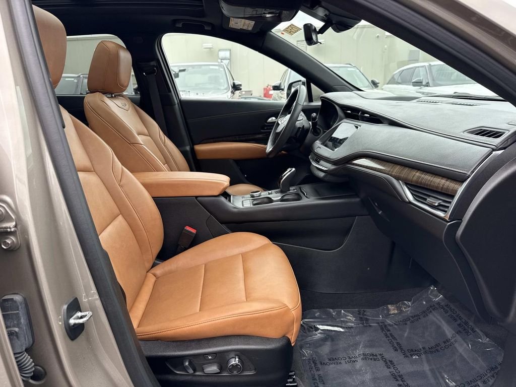 Used 2022  Cadillac Sport image 13