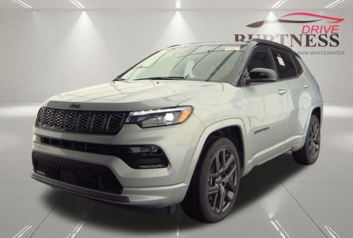 Used 2024 Silver Jeep Limited image 3