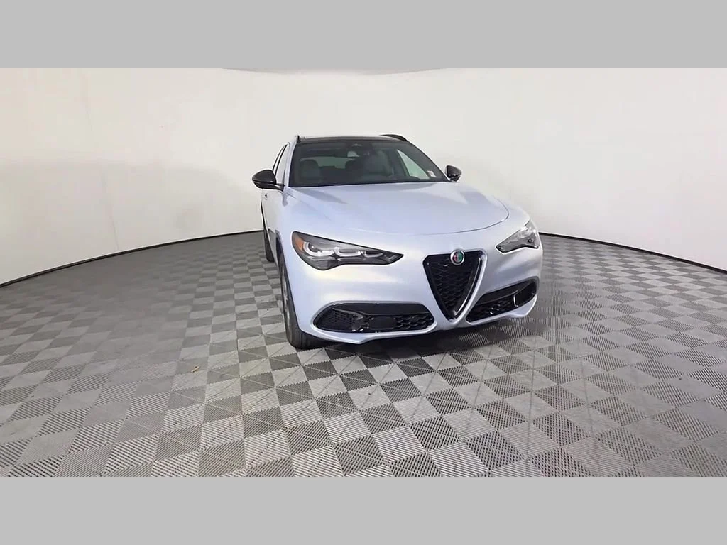 New 2026 Moonlight Gray Metallic Alfa Romeo Base image 37