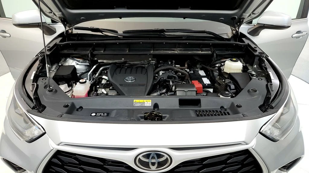 Used 2023 Silver Toyota XLE image 15