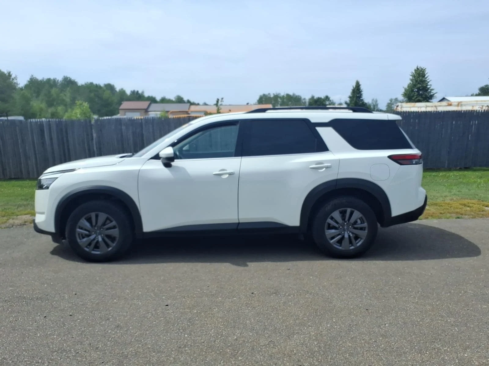 Used 2025 Glacier White Nissan SV image 8