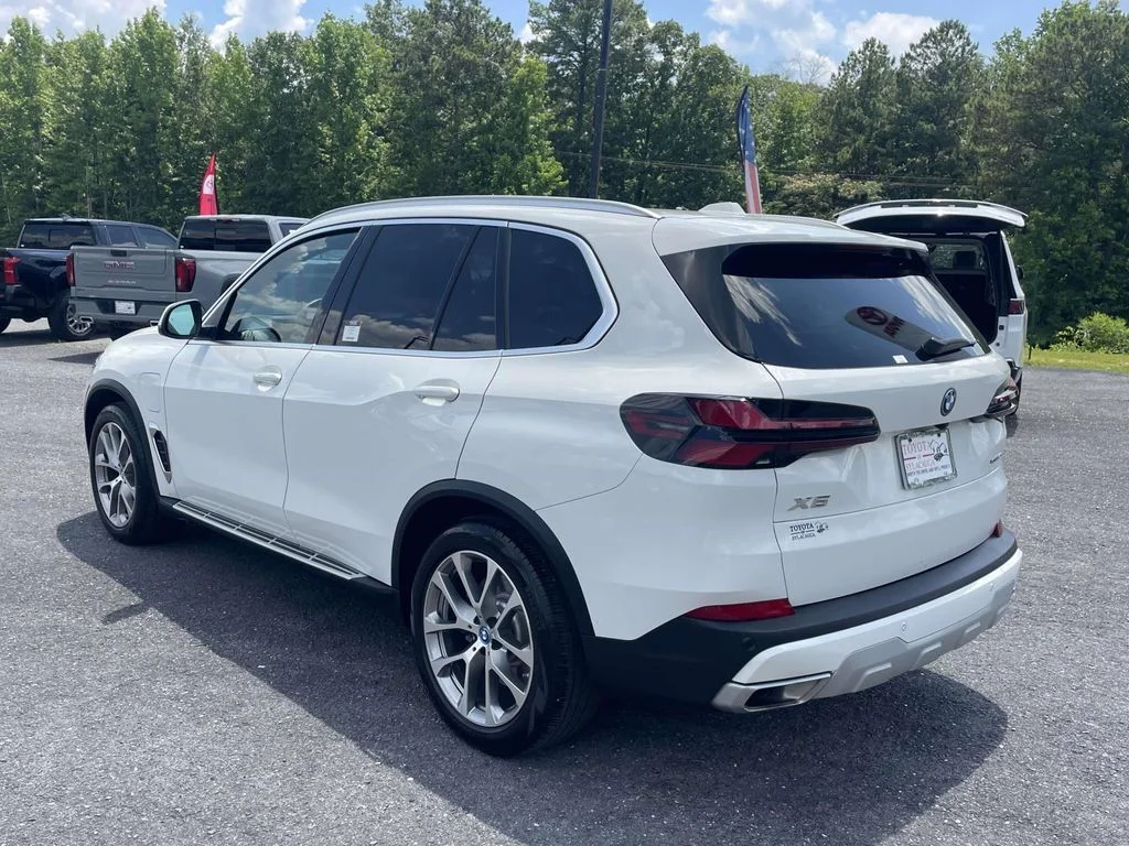 Used 2025 White BMW xDrive50e image 4