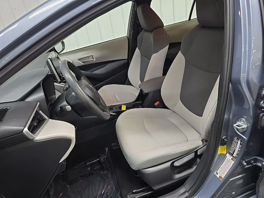 Used 2021  Toyota LE image 29