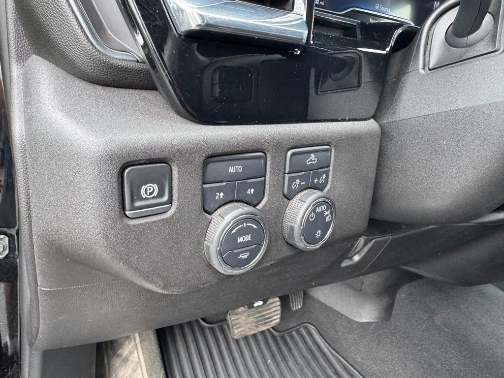 Used 2025 Black Chevrolet LT image 16