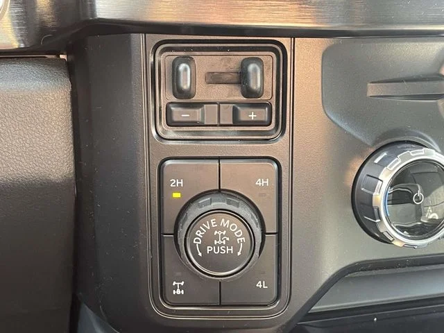 New 2026 Star White Metallic Tri-Coat Ford F-250® Lariat® image 30