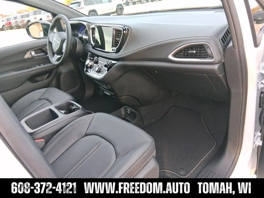 2026 Chrysler Pacifica Select - Photo 30
