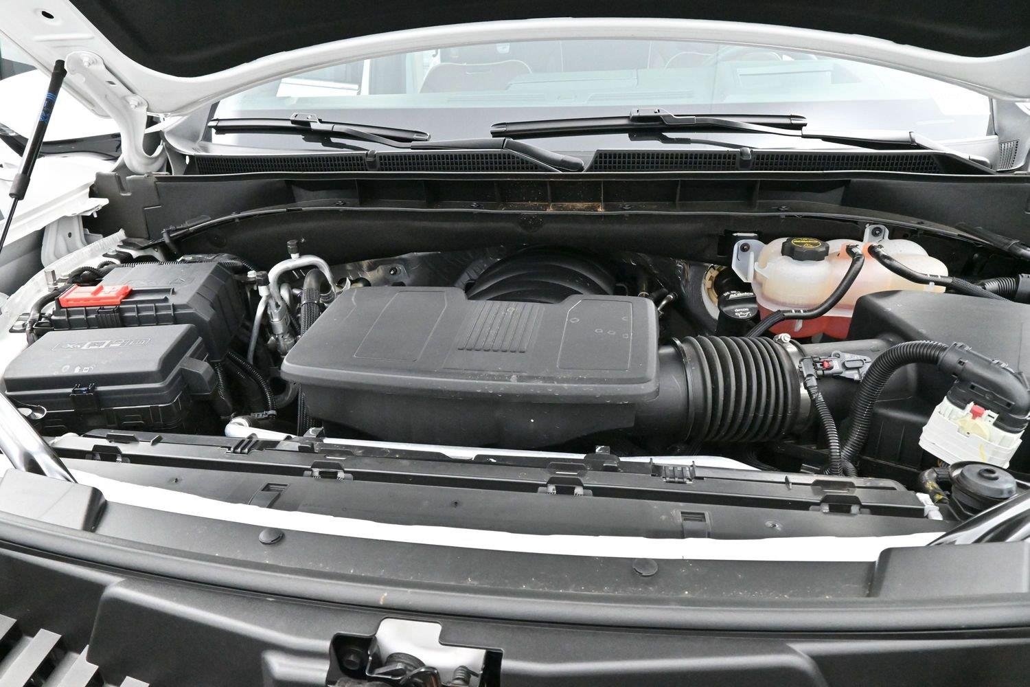 Used 2025 White Frost Tricoat GMC Denali Ultimate image 37