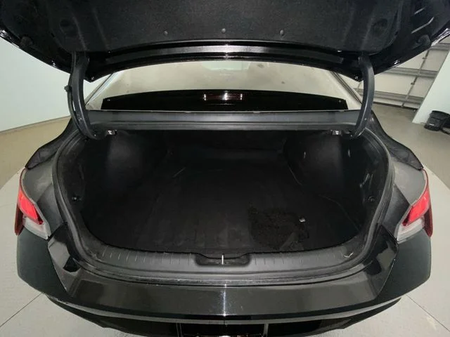 Used 2023 Black Hyundai SEL image 22