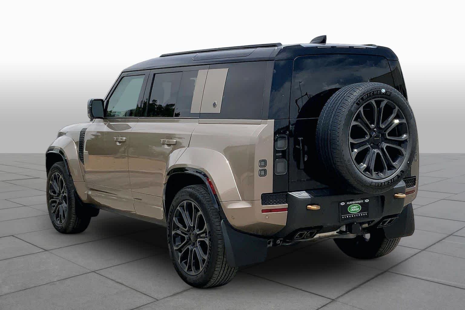 New 2026 Petra Copper Land Rover OCTA image 12