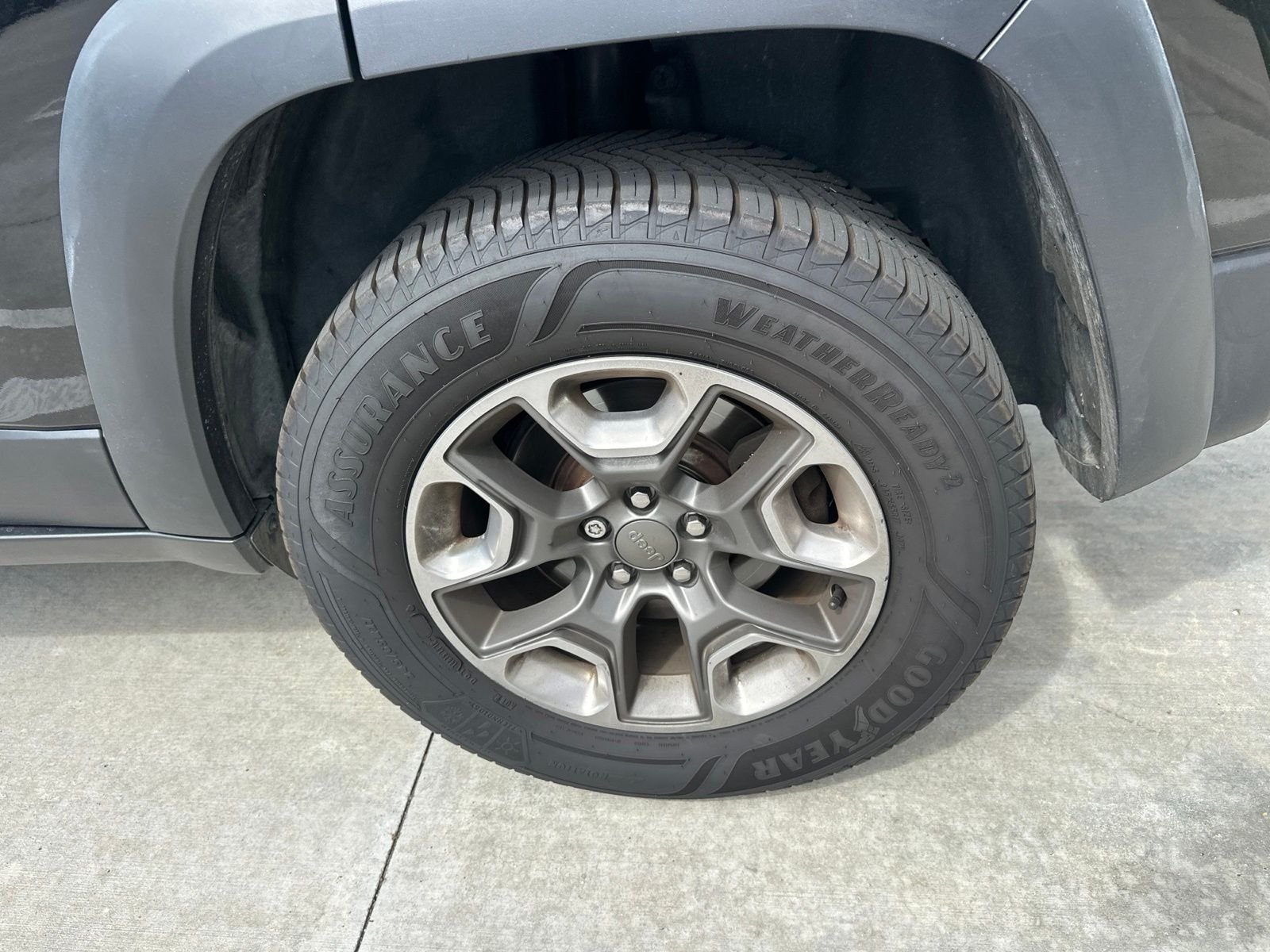 Used 2019 Diamond Black Crystal Pearlcoat Jeep Trailhawk image 17