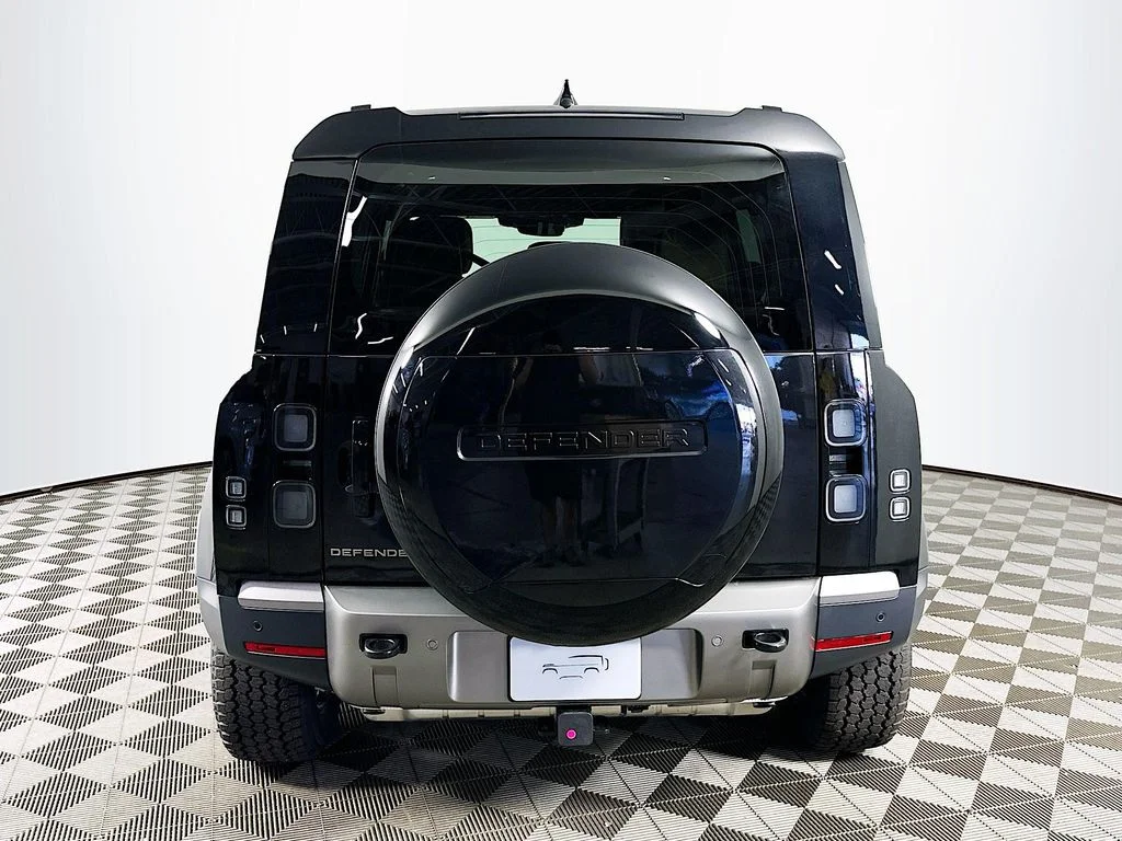 New 2026 Santorini Black Land Rover S image 6