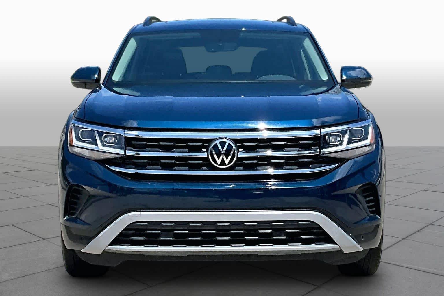 Used 2021 Tourmaline Blue Metallic Volkswagen 3.6L V6 SE w/Technology image 4