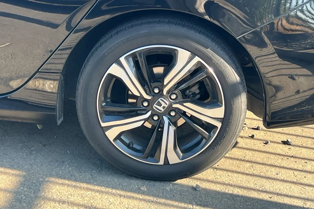 Used 2016 Black Honda Touring image 5