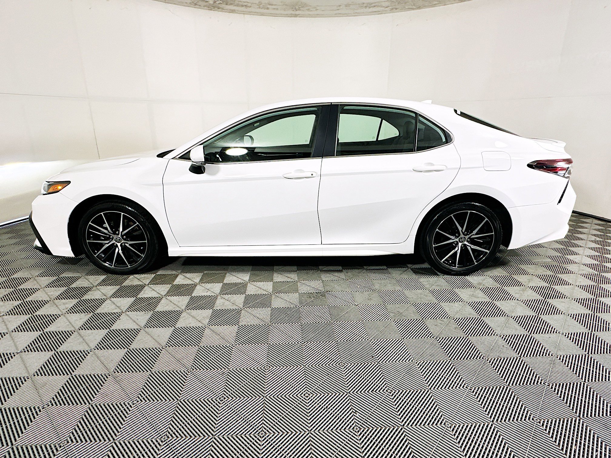 2023 Toyota Camry thumbnail 8