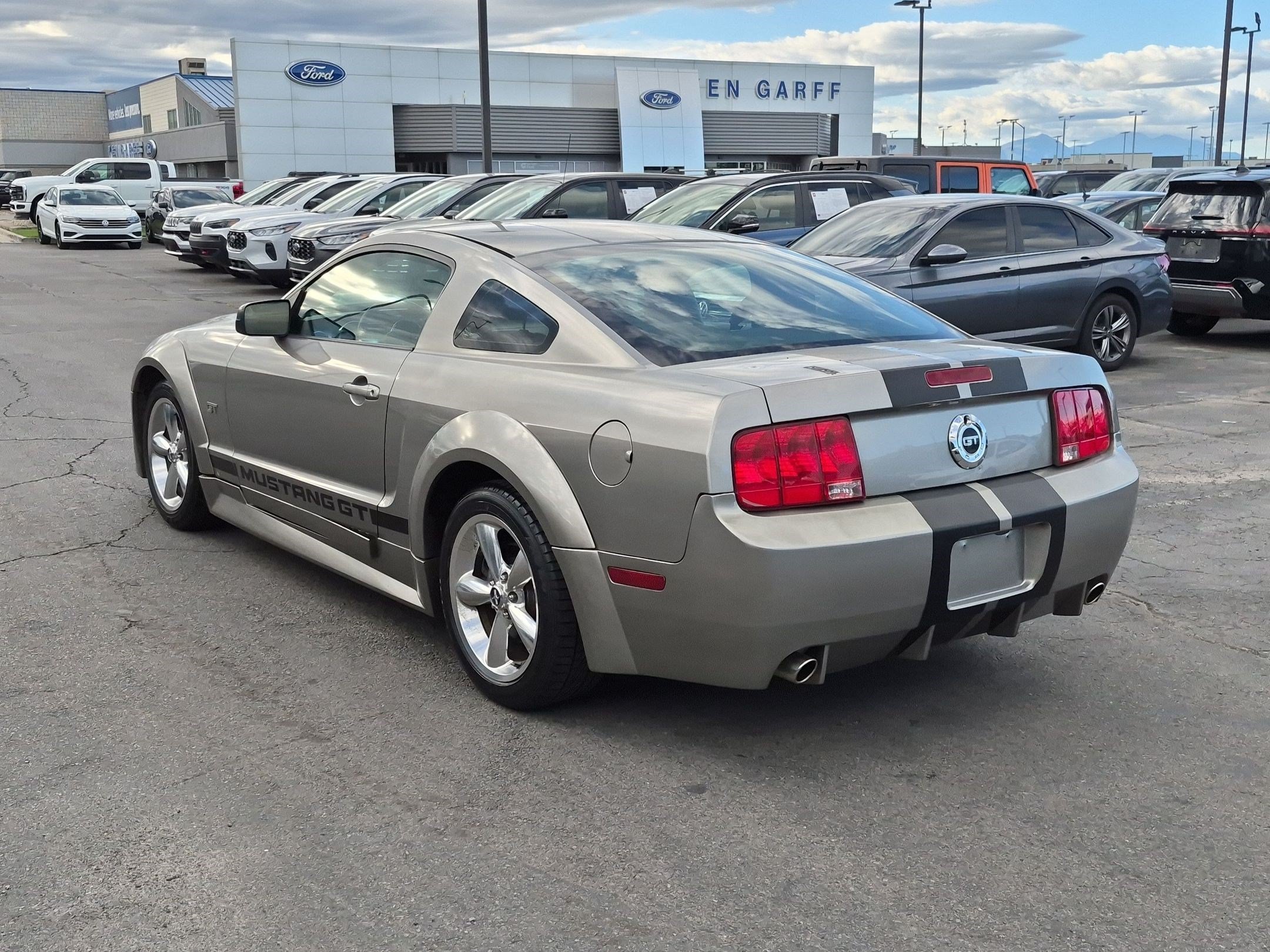 Used 2008 Alloy Clearcoat Metallic Ford GT Deluxe image 5