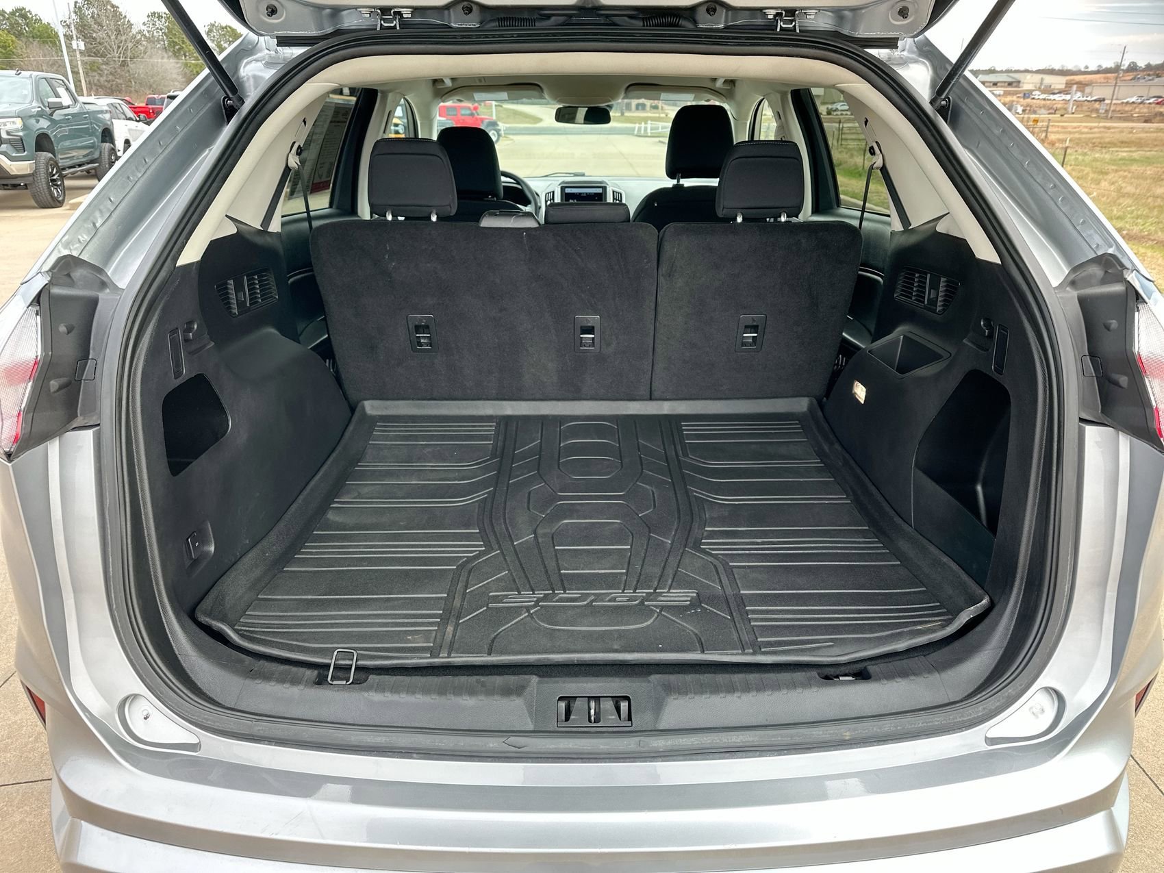 Used 2024 Silver Metallic Ford SE image 18