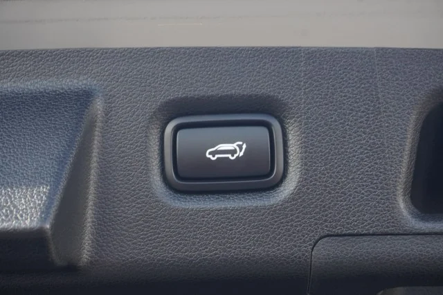 Used 2023  Hyundai SEL image 10
