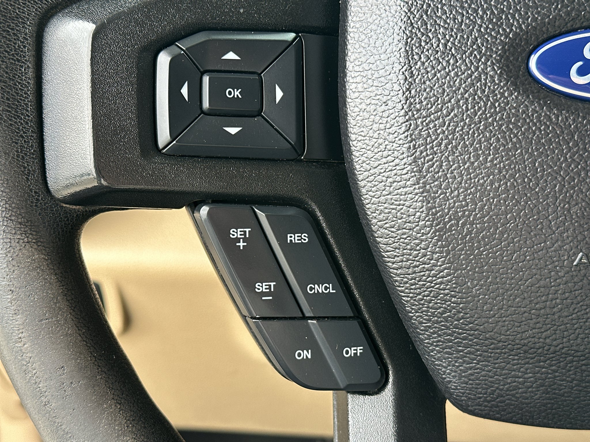 Used 2017 White Gold Metallic Ford XLT image 18