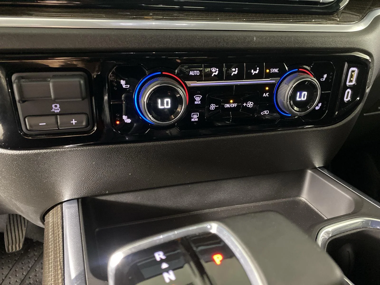 Used 2024 Summit White Chevrolet RST image 19