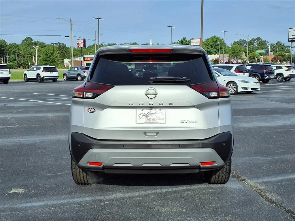 Used 2022 Silver Nissan SV Intelligent AWD image 17