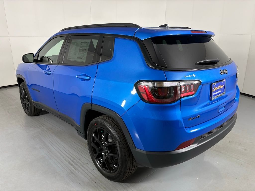 New 2026 Hydro Blue Pearl-Coat Exterior Paint Jeep Latitude image 6