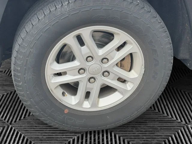 Certified Used 2023 White Jeep Laredo image 10