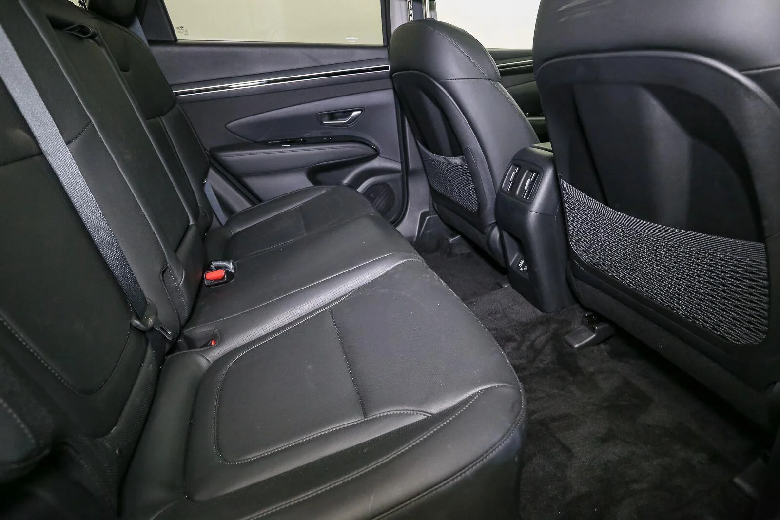 Used 2023 Amazon Gray Hyundai SEL Convenience image 25