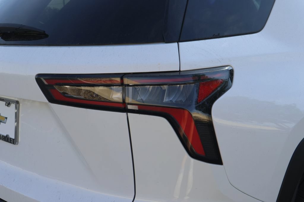 2027 Chevrolet Equinox LT - Photo 7