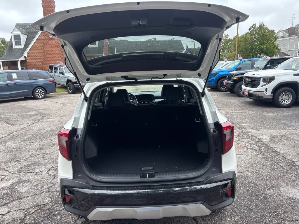 Used 2025 White Kia S image 4