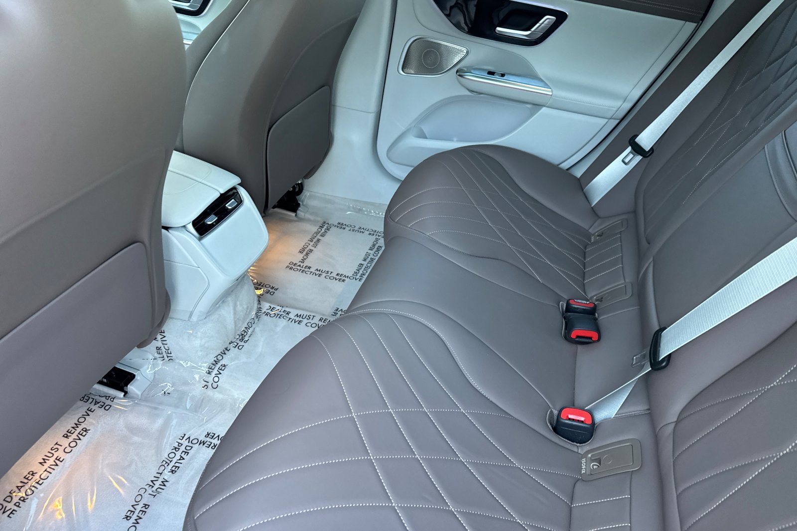 Certified Used 2023 White/off-white Mercedes-Benz 500 Sedan image 11