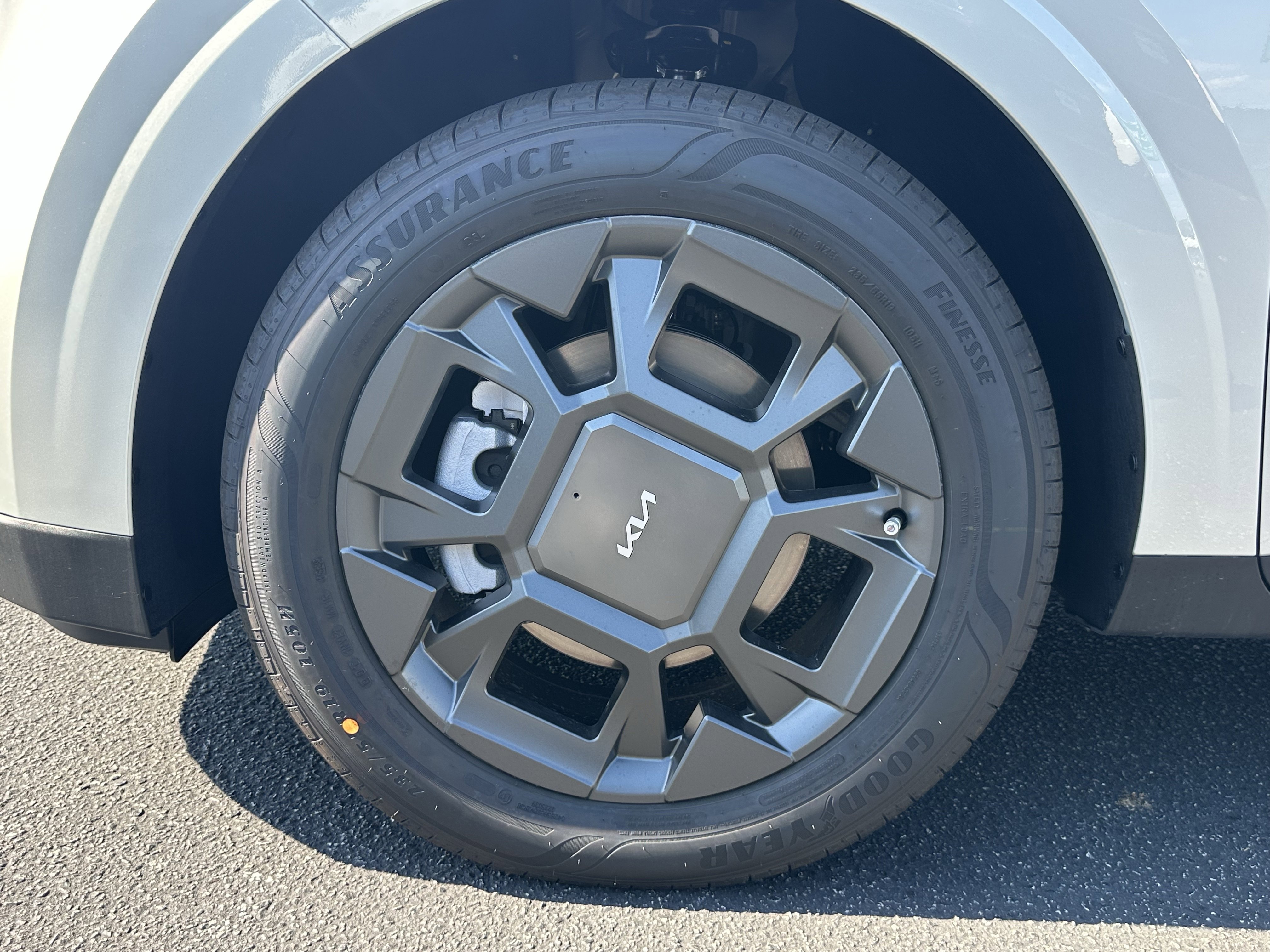 New 2026 Ivory Silver Kia EX image 12