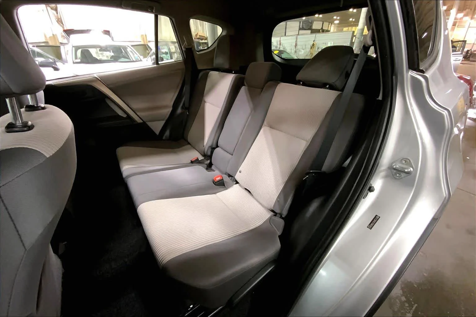 Used 2013 Classic Silver Metallic Toyota LE image 21