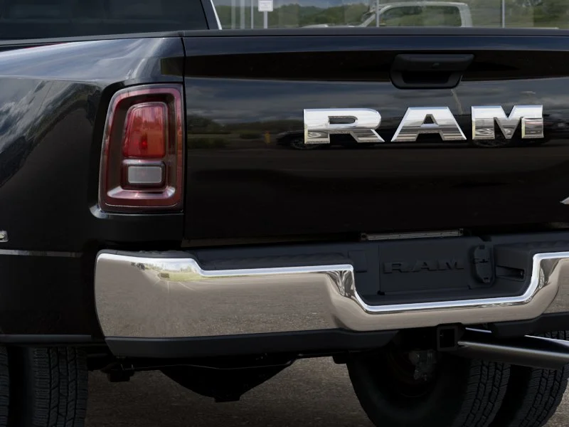New 2026 Diamond Black Crystal Pearl-Coat Exterior Paint RAM Tradesman image 43
