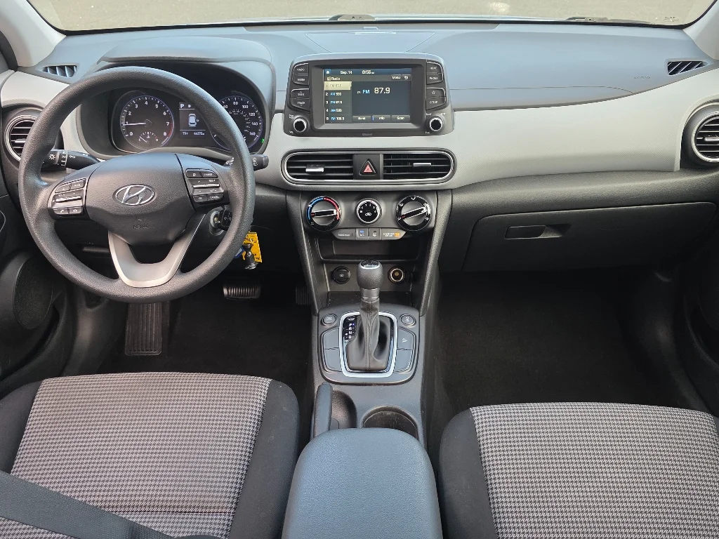 Used 2020 Sonic Silver Hyundai SE image 2