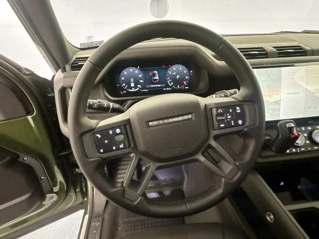 New 2026 Woolstone Green Land Rover X-Dynamic SE image 10