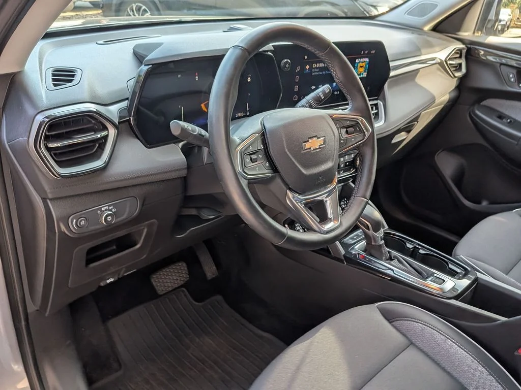 Used 2025 Gray Chevrolet LT image 29