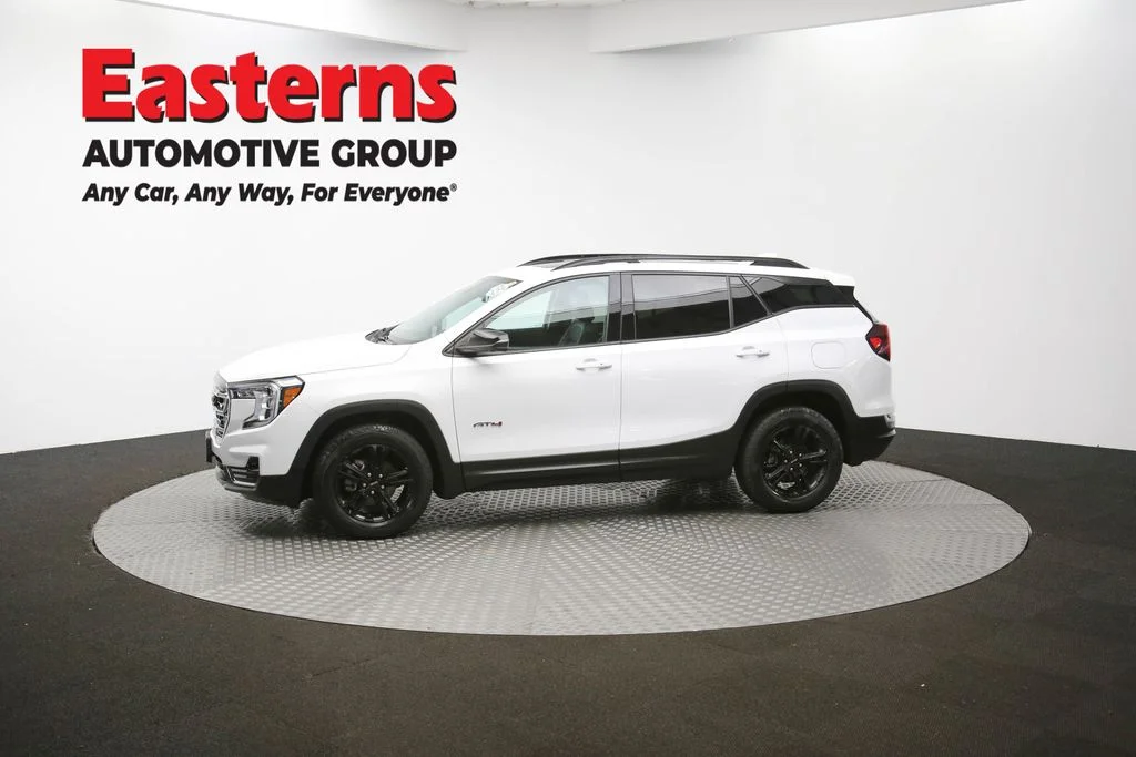 Used 2022 White GMC AT4 image 61