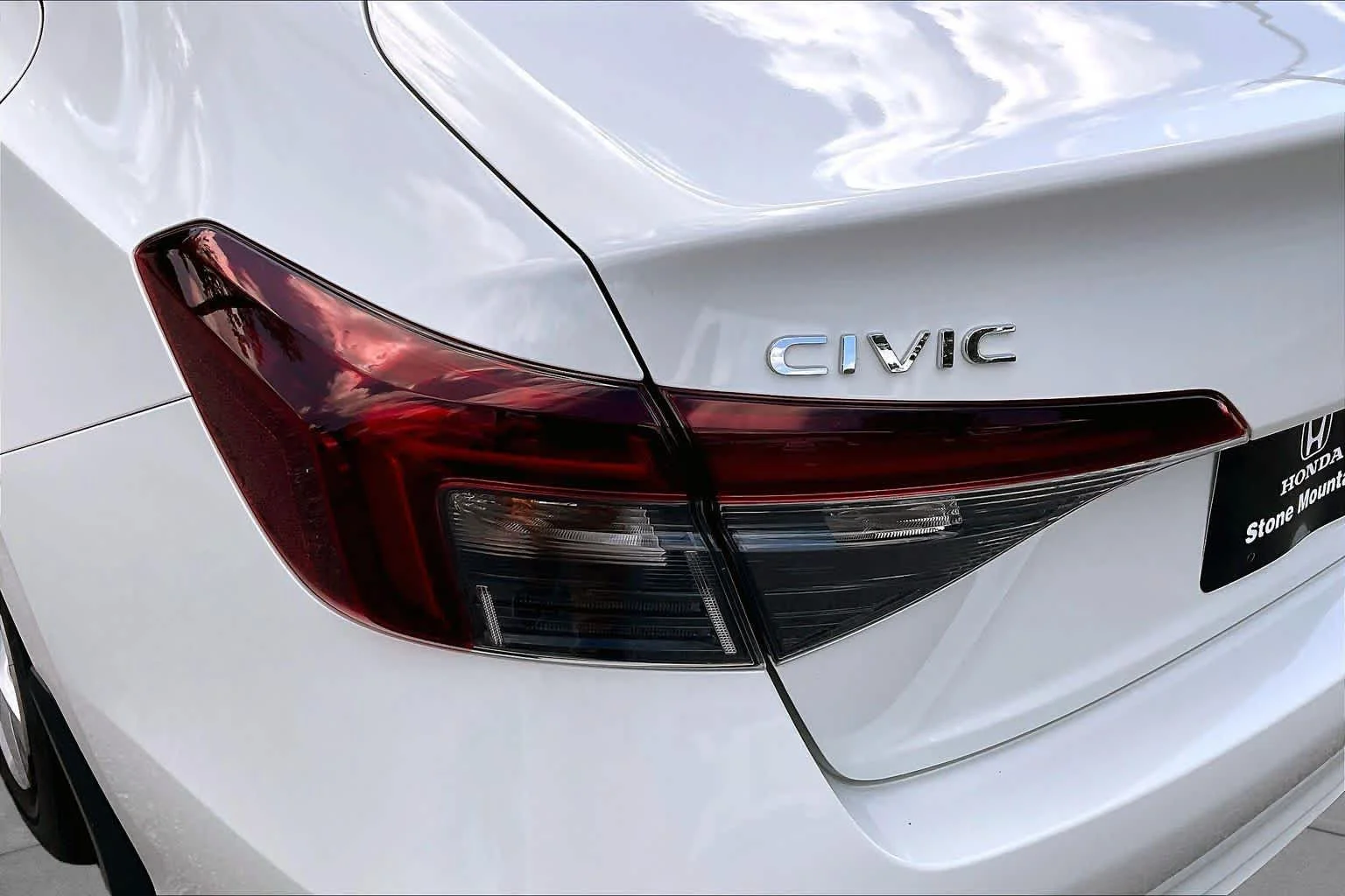 Used 2025 Platinum White Pearl Honda LX image 28