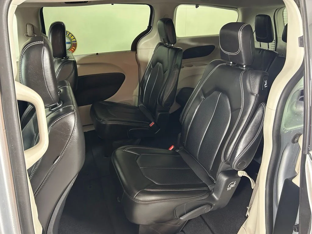 Used 2023 Silver Chrysler Touring L image 13