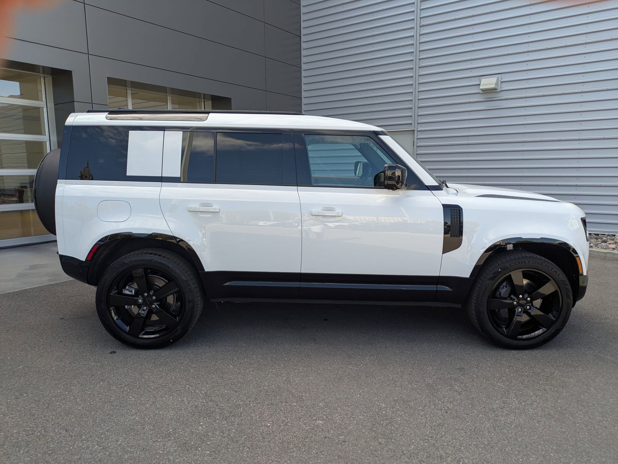 New 2026 Fuji White Land Rover P400 X-Dynamic SE image 4