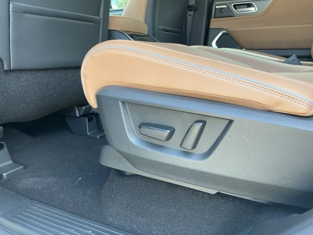 New 2026 RADIANT WHITE INFINITI Luxe 4WD image 28