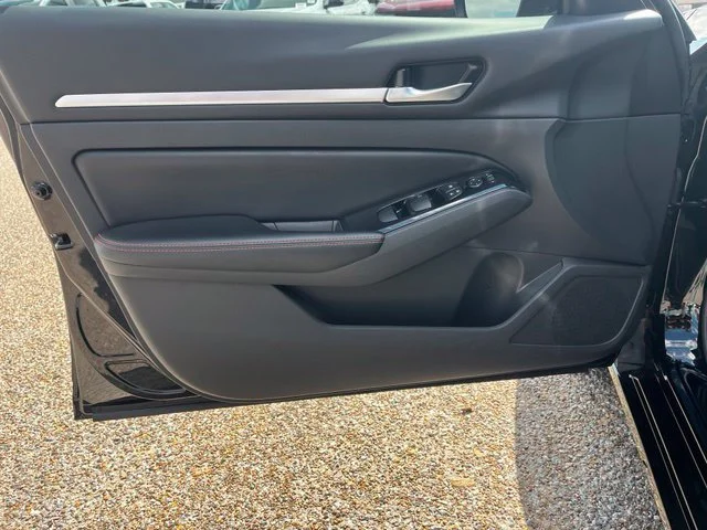 Used 2024  Nissan 2.5 SR image 27