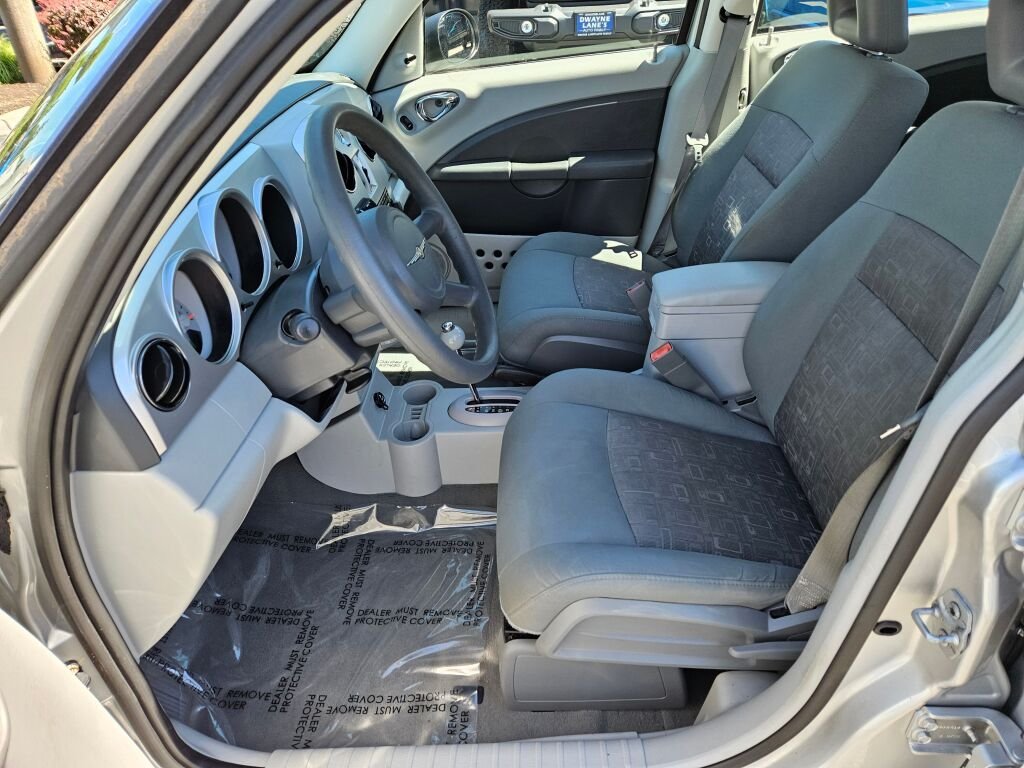 Used 2009 Bright Silver Metallic Clear Coat Chrysler LX image 16
