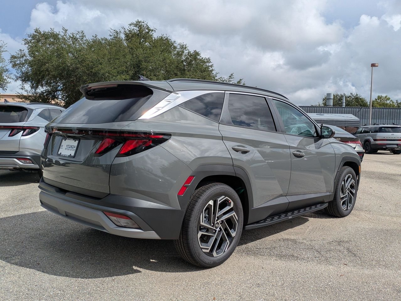 New 2026 Hampton Gray Hyundai SEL Plus FWD image 5