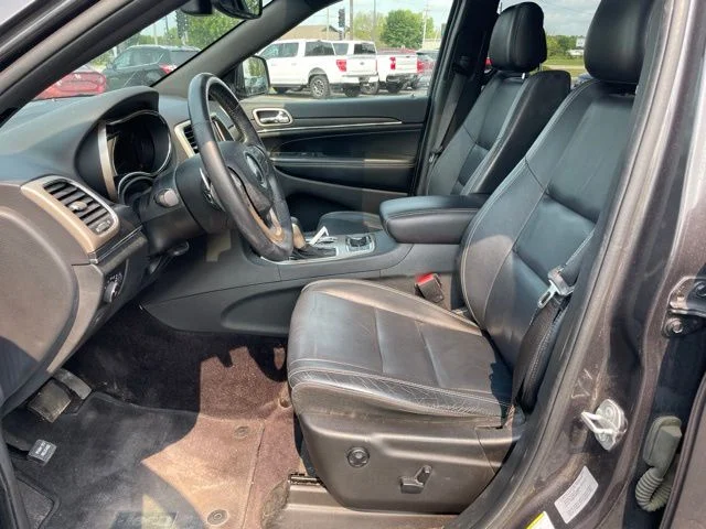Used 2017 Crystal Metallic Jeep Limited image 9