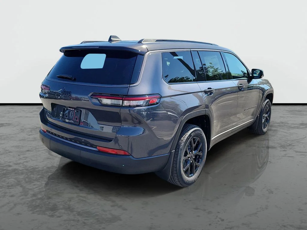 New 2026 Baltic Gray Metallic Clearcoat Jeep Altitude image 2