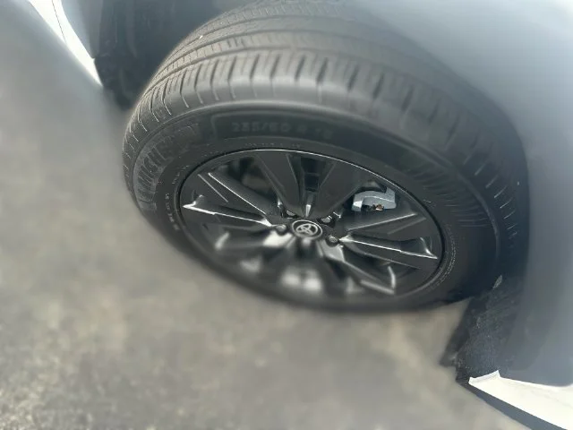 Used 2026 Off-white Toyota XLE Premium image 19