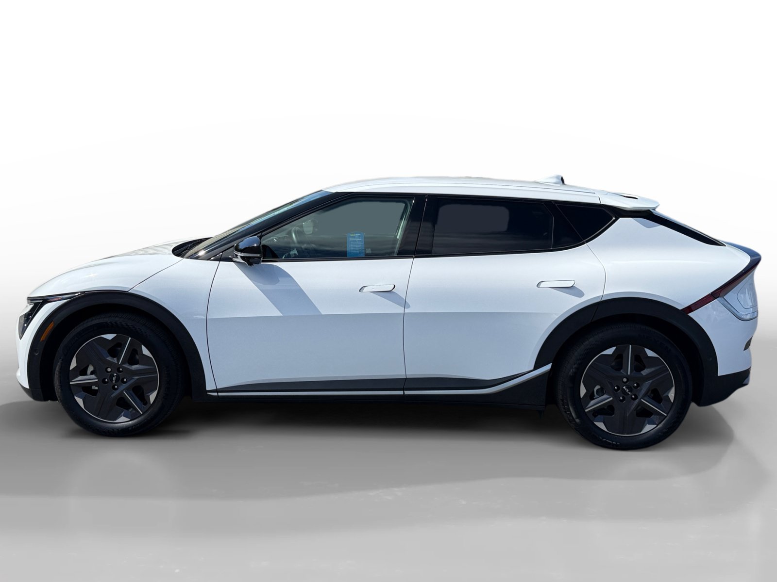 Used 2025 Glacier White Pearl Kia Light image 2