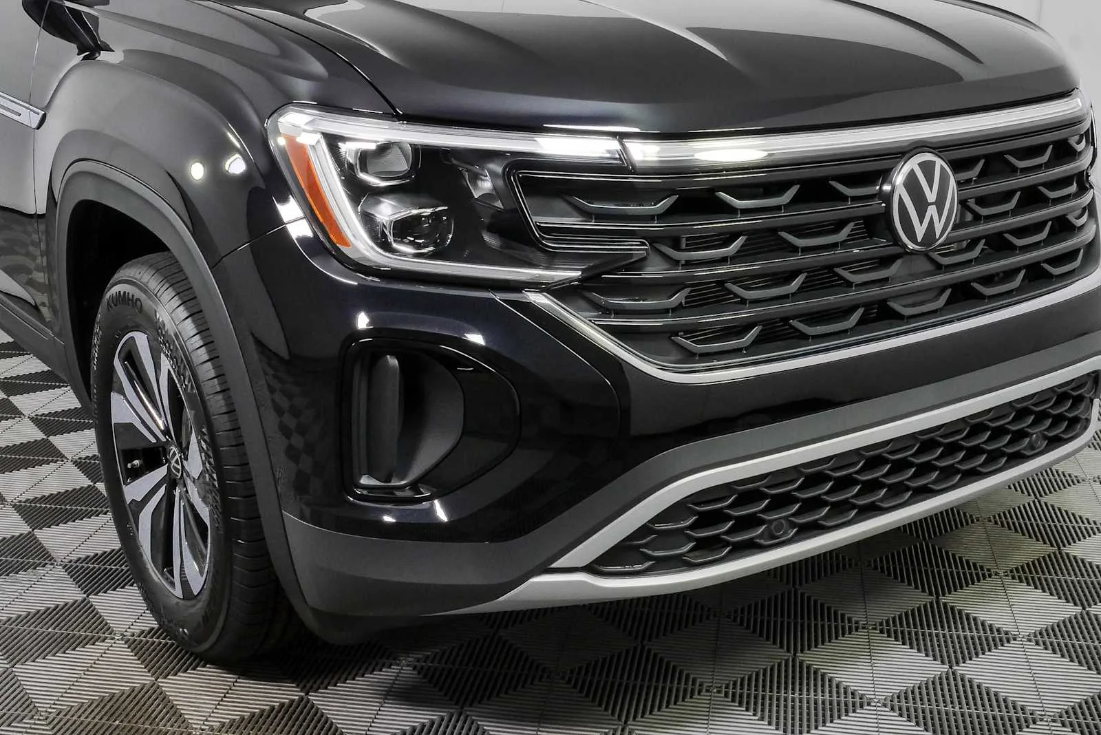 New 2026 Deep Black Pearl Volkswagen 2.0T SE image 34